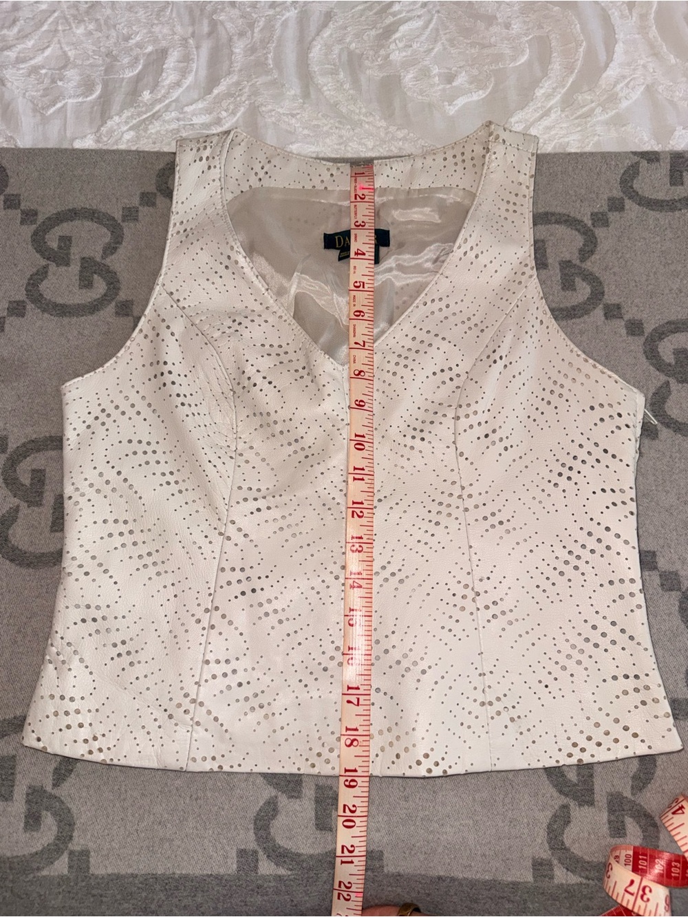VTG Danier Genuine Leather Sleeveless Eyelet V-Neck Top white - Picture 5 of 8